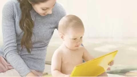 bebé aprendiendo a leer