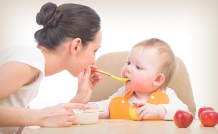 La introducción de alimentos sólidos.